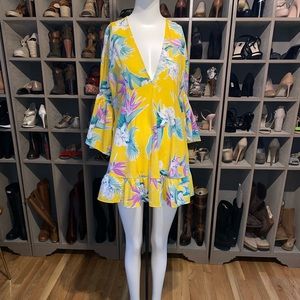 Mini floral dress w/ V neck